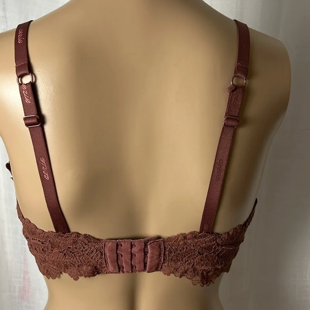 Aerie women 34 D bra ,wireless,embroidered,floral ,lace,sexy, feminine ,comfy - Picture 5 of 14